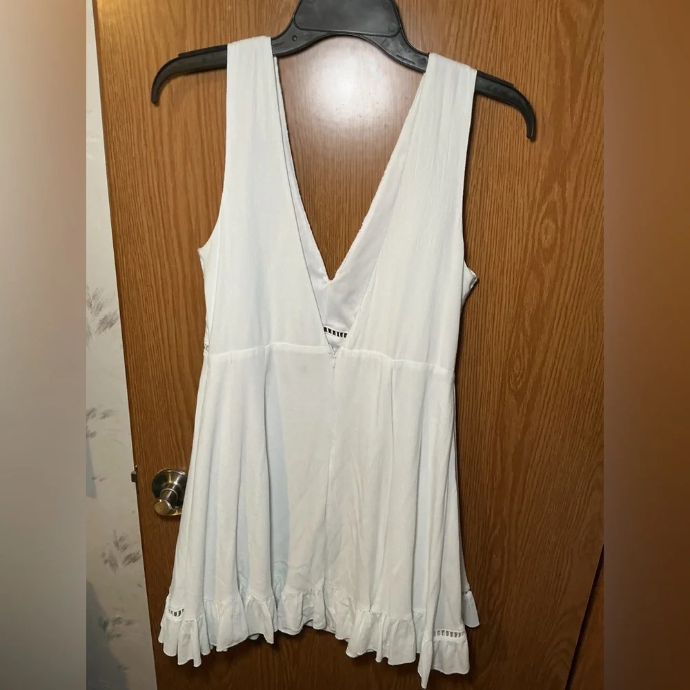 White Embroidered Lace V-Neck Mini Dress | Boho Ruffle Hem | Size L - Picture 3 of 4